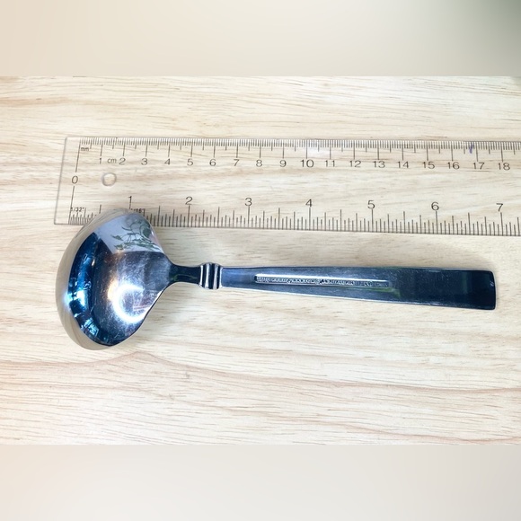 Vintage Reed & Barton 18/10 Heritage Mint Serving Spoon Ladle Flatware Cutlery - Picture 5 of 6